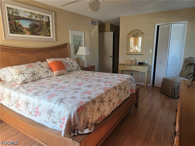 Building Photo - 7105 Quail Run Ct W