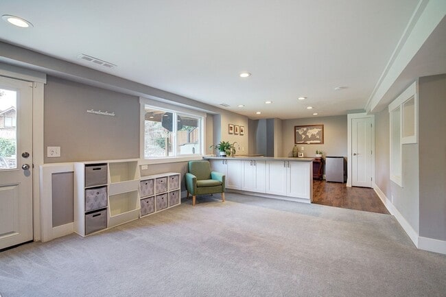 Building Photo - 5bd/2.5ba Edmonds Home