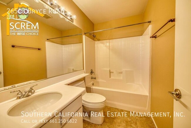 Building Photo - Two Bedroom Cheyenne Townhome in Valencia