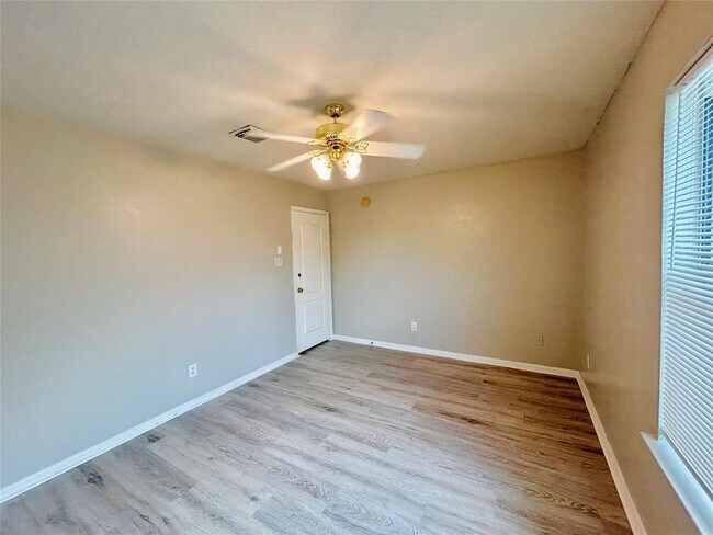 Building Photo - 6535 Silky Moss Dr