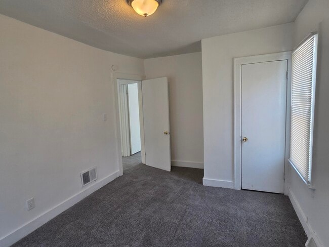 Building Photo - 15757 Pinehurst St