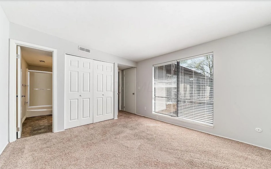 Building Photo - 5442 Worthington Forest Pl W