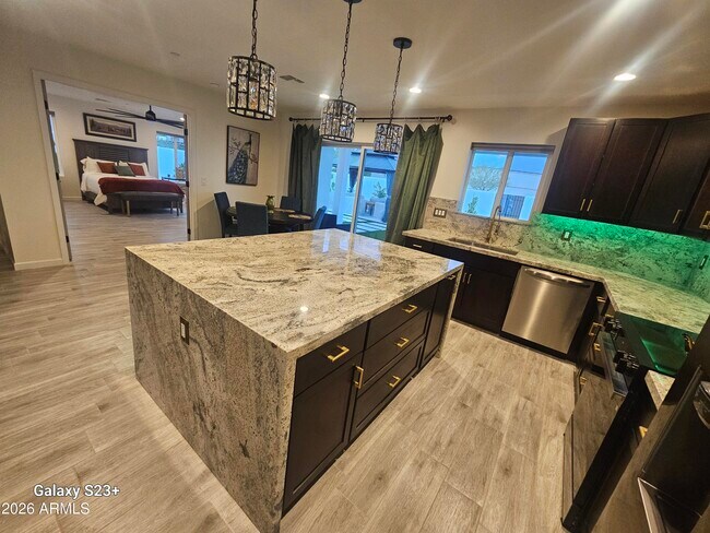 Building Photo - 2817 N 71st Pl