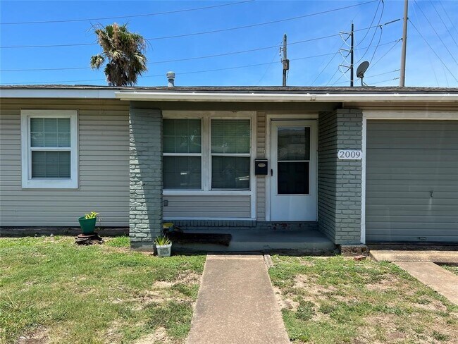 Primary Photo - 2009 Neumann Dr