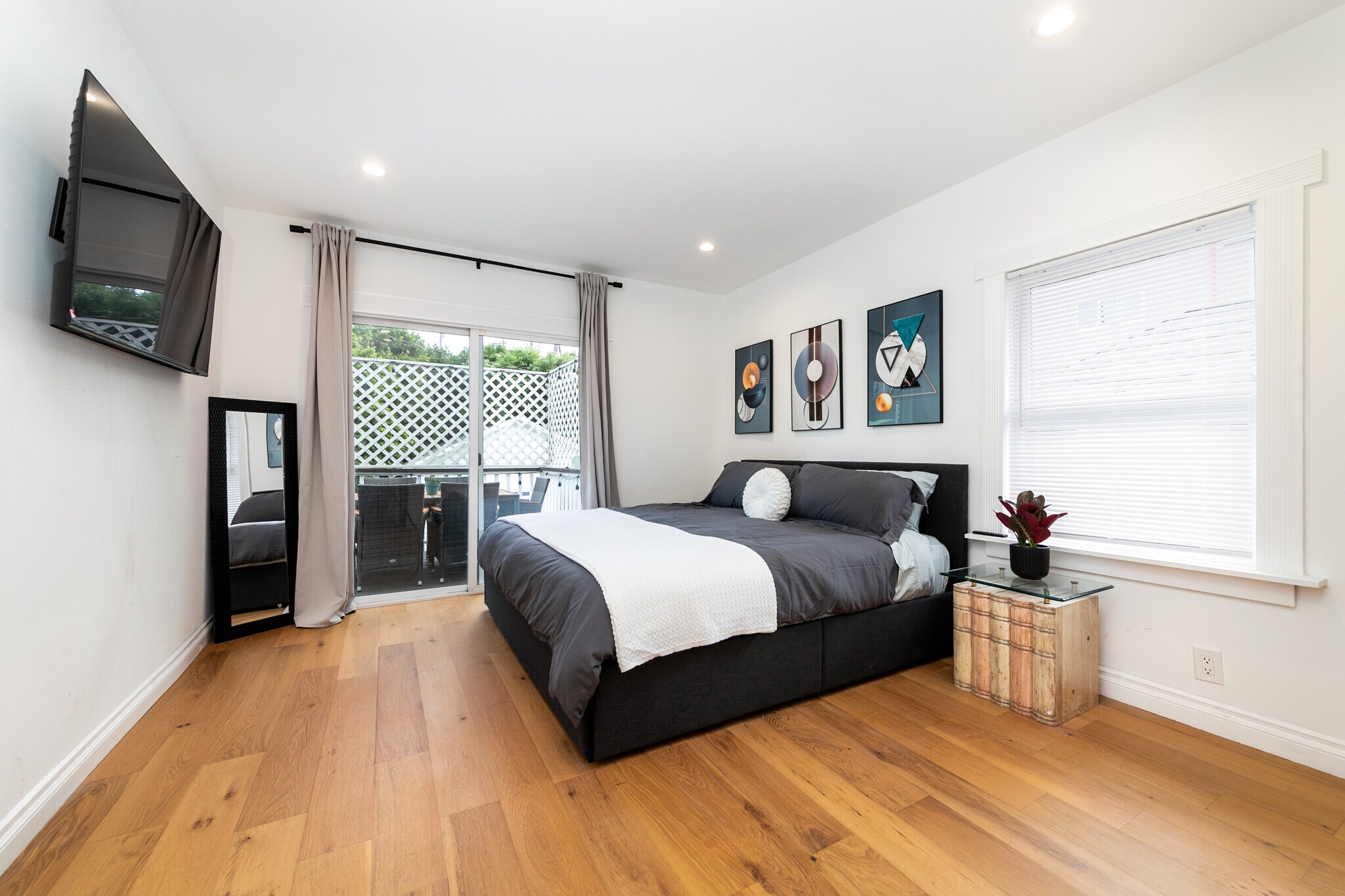 Building Photo - 6008 Carlton Way