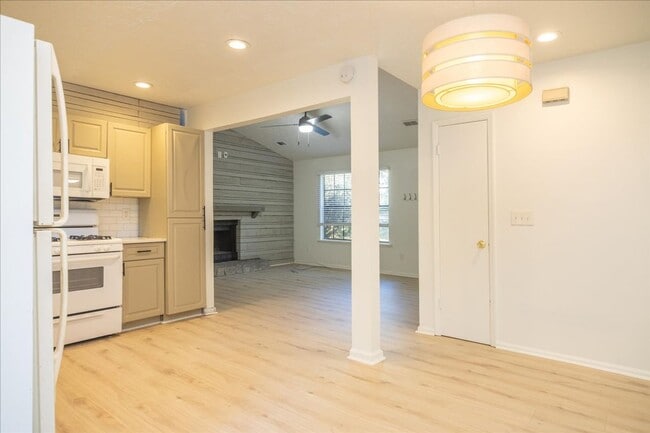 Building Photo - 3bd/2ba Home in Cul-De-Sac in Quiet Neighb...