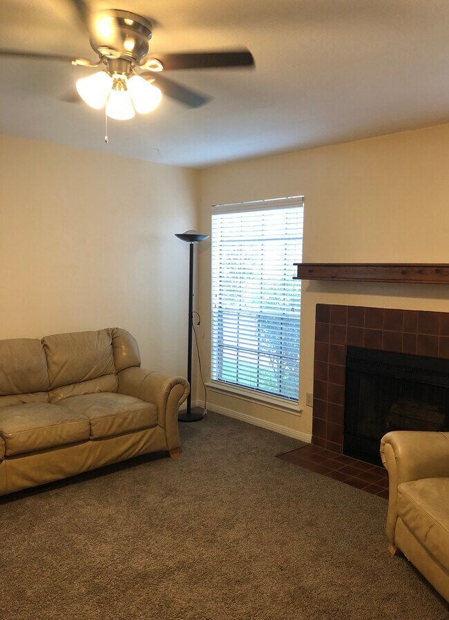 Living room - 2401 Sycamore Ave