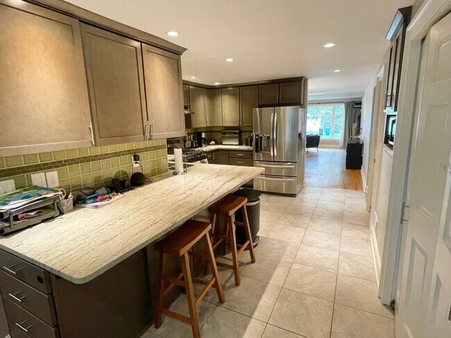 Building Photo - Elegant Three Bedroom Ravenna Home