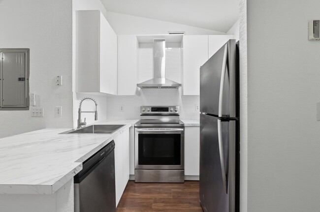 Building Photo - Davie Villas Stirling, LLC