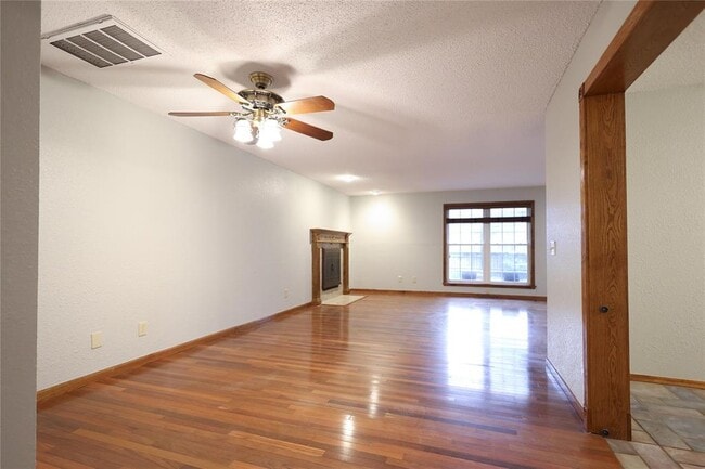 Building Photo - 722 Smalley Dr