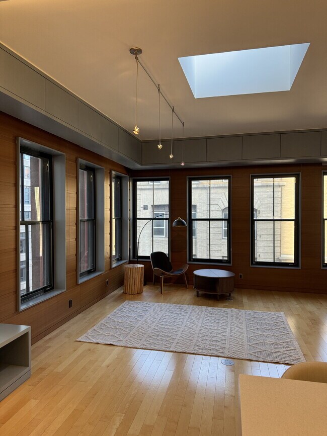 Building Photo - Penthouse Unit with amazing light at The H...