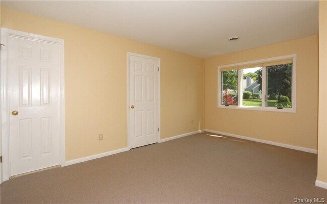 Building Photo - 218 Stoneway Ln