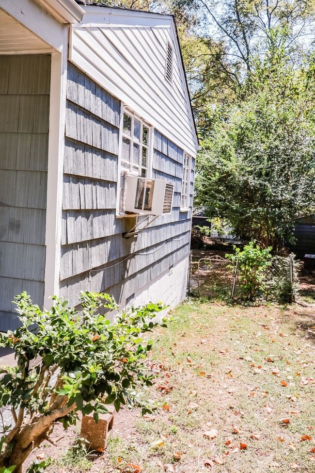 Building Photo - 2BR Cozy Ensley Home