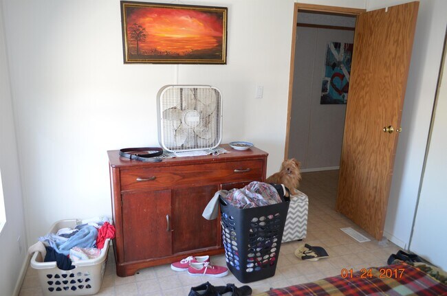 Building Photo - 805 S Weatherford St