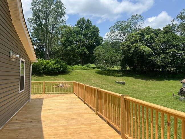 Building Photo - Very Nice 4 bedroom near Tri Cities Airpor...
