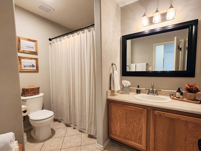 Building Photo - 1304 Villa Campo NE