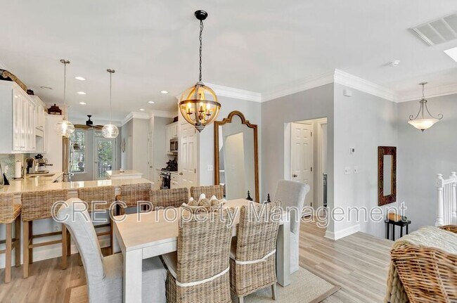 Building Photo - 147 Palm Cove Way