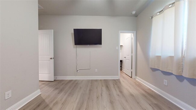 Building Photo - 32927 Silver Mdw Wy