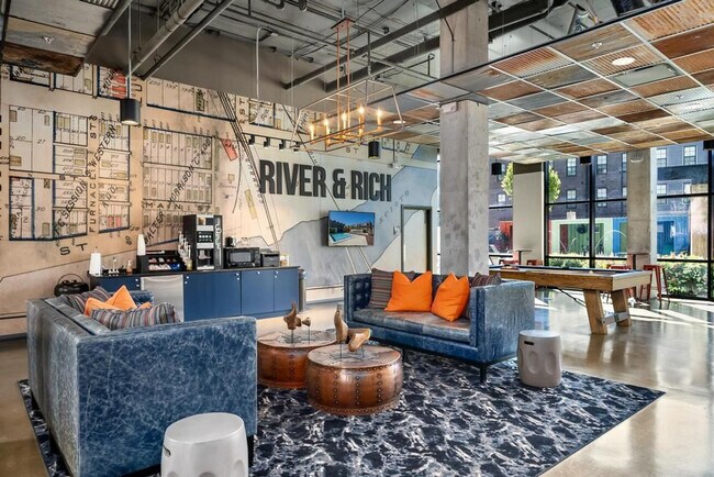 Building Photo - 407 W Rich St