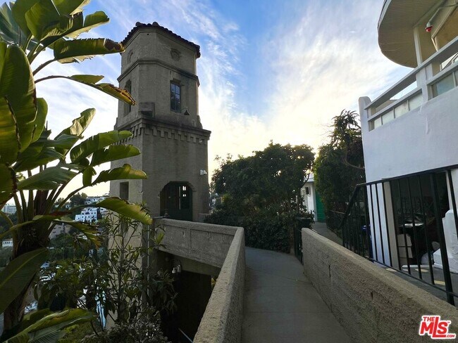 Building Photo - 2185 Broadview Terrace