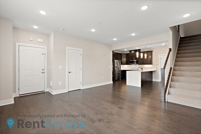 Building Photo - 44798 Tiverton Sq