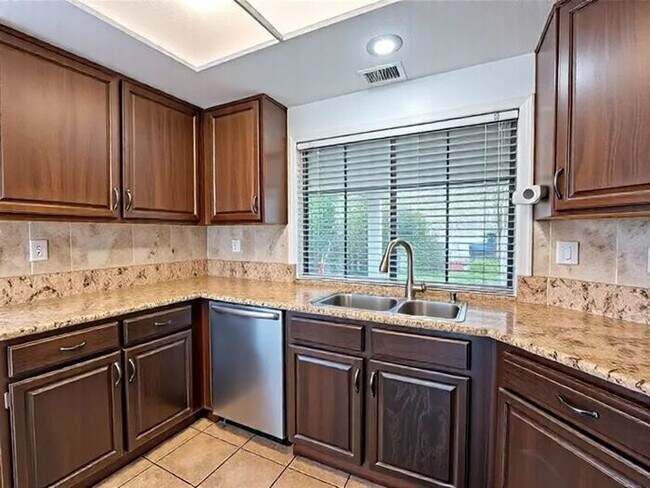 Building Photo - Nestled in the desirable Brock Canyon community in Santa Clarita