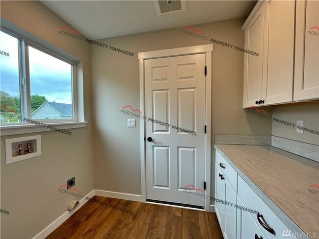 Building Photo - STATUS: *PENDING APPLICATION*   | R245B  |  $2095 + $100 FLAT RATE FOR W/S/G ** MOVE IN SPECIAL**