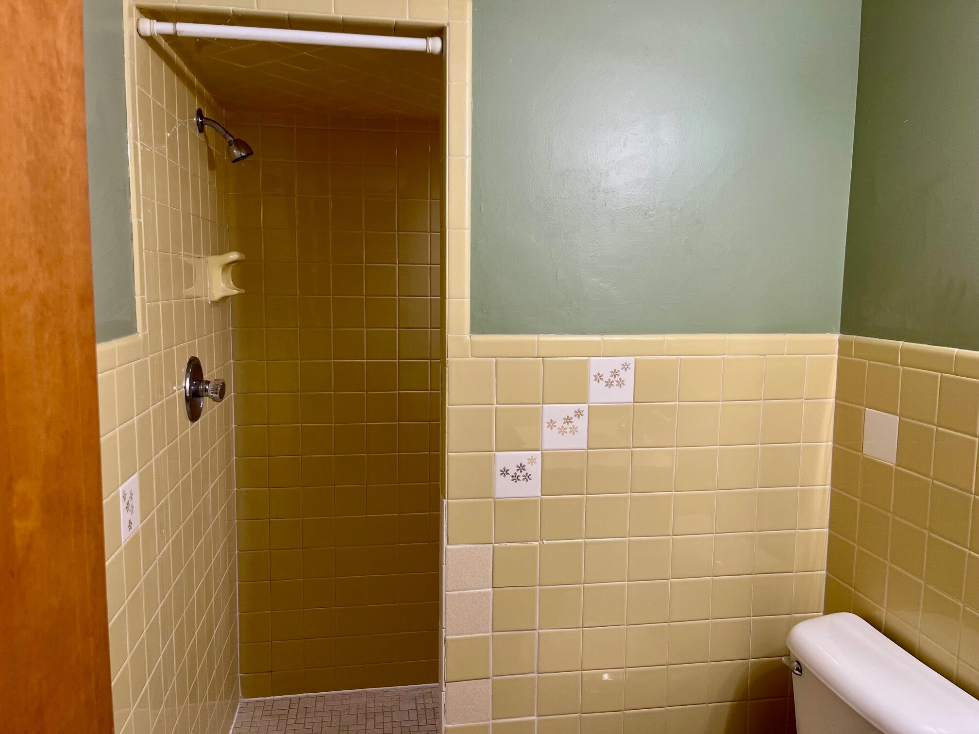 Building Photo - 221 Eisenhower Dr