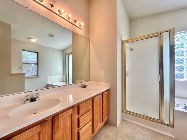 Building Photo - Charming 3/BR 2/BA One-Level Home with Fen...