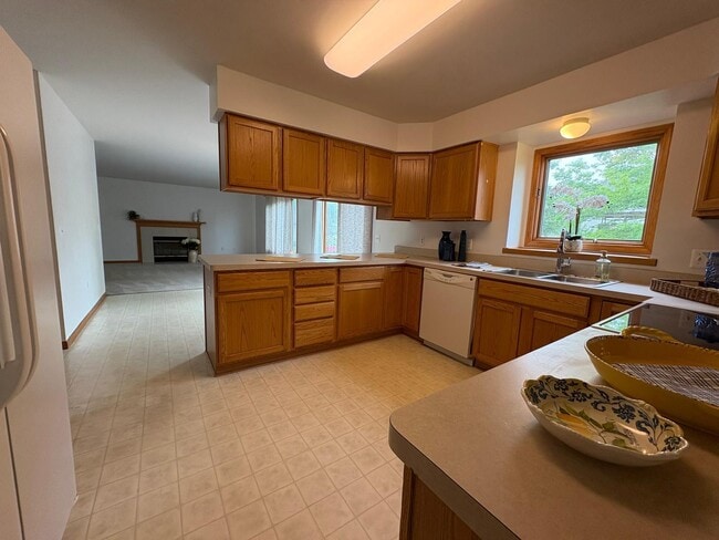 Building Photo - 565 Ironwood Way
