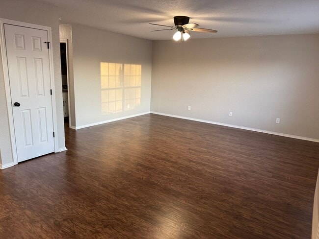 Building Photo - 323 S 12th St