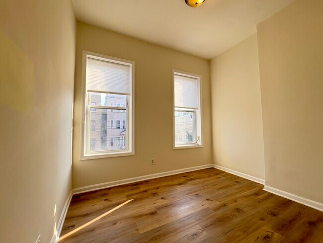 Building Photo - 614 Bramhall Ave