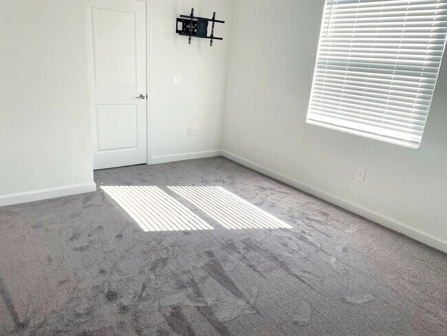 Building Photo - Annual Three Bedroom, Two Bath Villa, with...