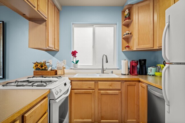 Building Photo - Eastside Olympia 3BD