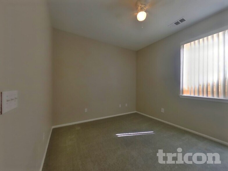 Building Photo - 733 Pino Ave