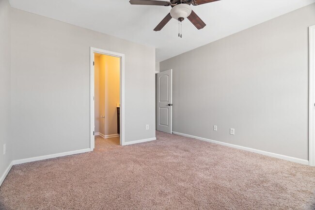 Building Photo - Justice Farm Townhome