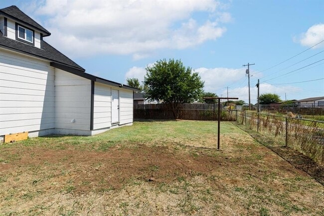 Building Photo - 1320 W Frisco St