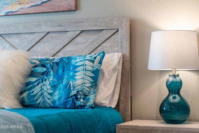 Building Photo - 4150 E Cactus Rd