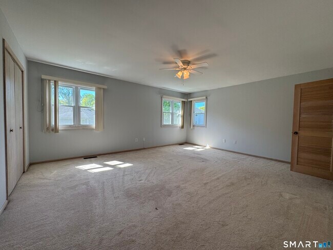 Building Photo - 223 Deer Run