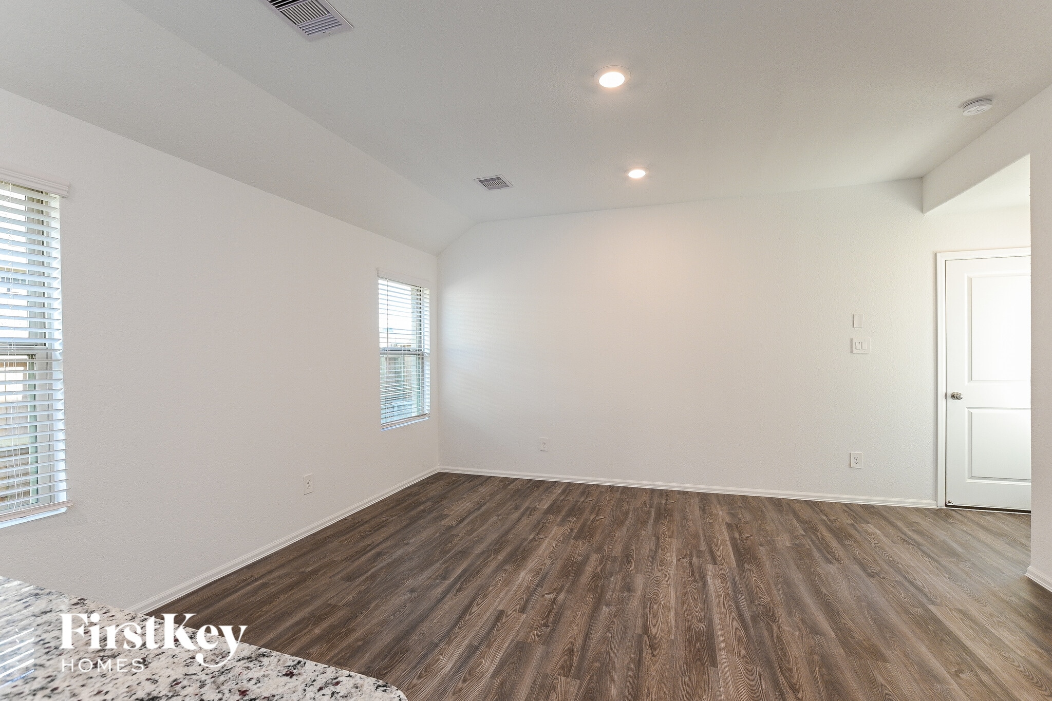 Building Photo - 18446 Summit Ranch Dr