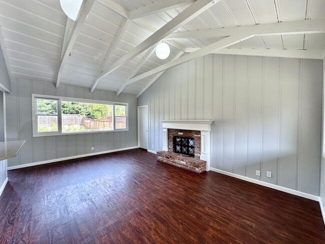 Primary Photo - Charming Strawberry/Mill Valley Home w/Lar...