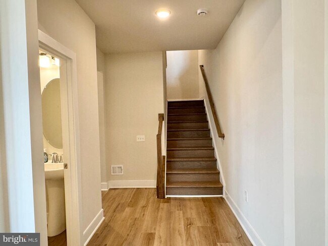 Building Photo - 1745 Riverbluff Ave