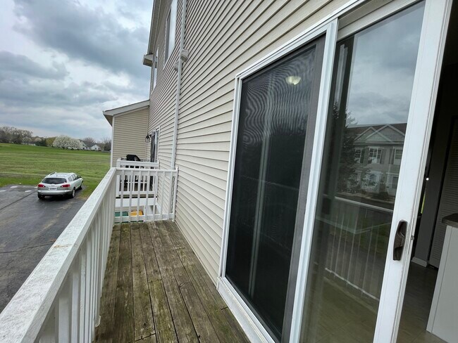 Building Photo - 1624 Fieldstone Dr N