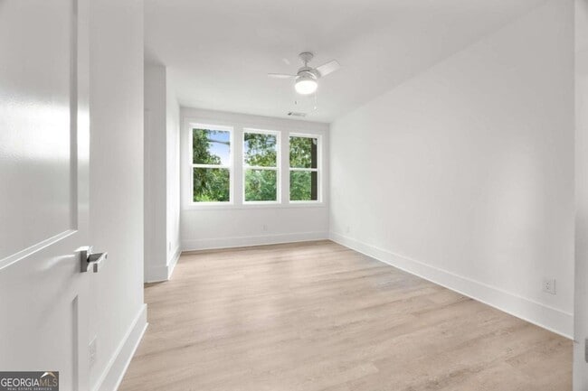 Building Photo - 24 Hutchinson St NE