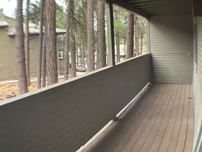 Building Photo - Beautiful 2 bedroom 2 bathroom condo (Avai...