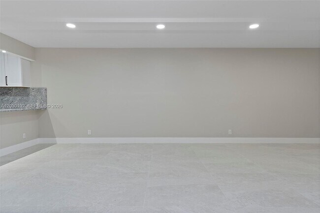 Building Photo - 193 Lakeview Dr