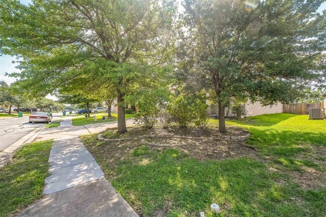 Building Photo - 18509 Sandy Bottom Dr