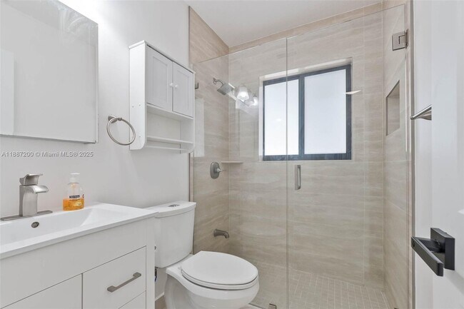Building Photo - 2567 SW 21st Ave
