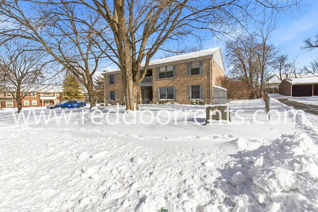 Building Photo - 231 Lark Dr