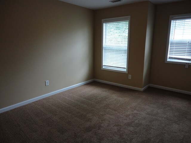 Building Photo - 2992 Briaroak Dr